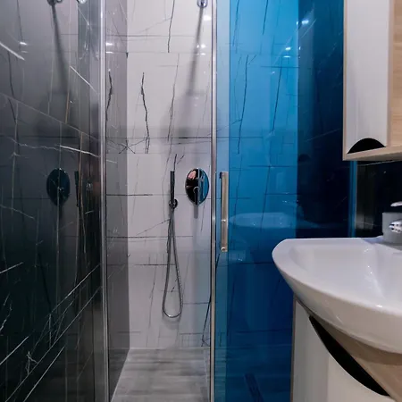 La Gioia * Τίρανα