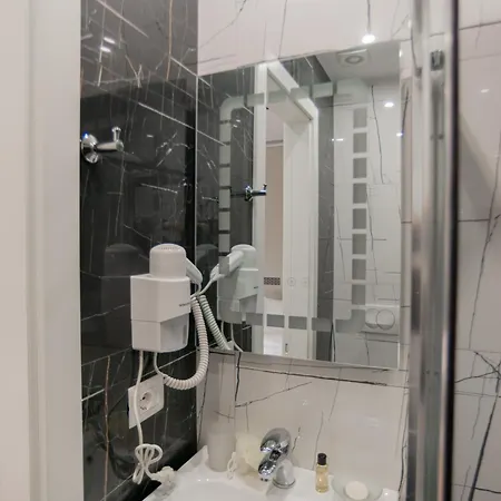 La Gioia * Τίρανα